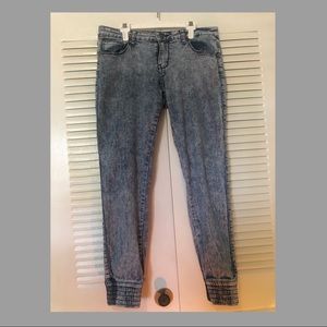 AQ JEANS - long blue fitting jeans US size - 7-8 UK size - 11